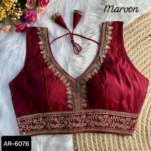 Dernières femmes portent de nouvelles collections pour les vêtements traditionnels indiens Broderie lourde et travail de séquence Blouse prête à l'emploi pour Saree - Product Image 1