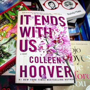 TERMINA CON NOSOTROS (EDICIÓN DE TAPA BLANCA) DE <span class=keywords><strong>COLLEEN</strong></span> <span class=keywords><strong>HOOVER</strong></span> - Product Image 3