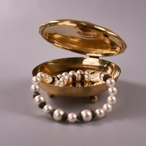 Joyero decorativo con perilla de cristal, diseño de filigrana de metal dorado, contenedor redondo de almacenamiento de vidrio (4 PULGADAS) - Product Image 5