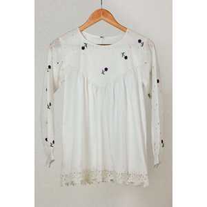 เสื้อเบลาส์สไตล์ไฮดี้สำหรับผู้หญิง ดีไซน์หรูหราและมีสไตล์สำหรับผู้หญิงที่ใส่ใจแฟชั่น - Product Image 1