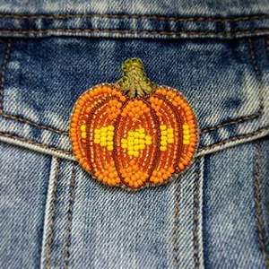 Llavero de Fresa con Cuentas: Cierre de Concha Dorada, Adorno para Bolso - Product Image 4