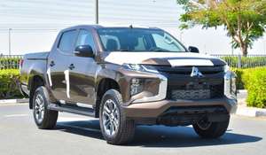 USADO 2023 L200 AWD Volante a la Izquierda 5 Plazas Asientos de Cuero Caja de Cambios Automática Tracción Total Neumáticos R18 - Product Image 3