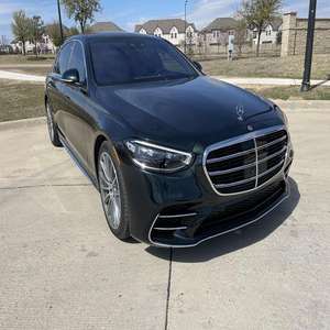 2025 S-580 4Matic 496 ch Bi-Turbo 10 cylindres Transmission intégrale Faible kilométrage Prix abordable Disponible en stock Gauche Légèrement usagé - Product Image 4