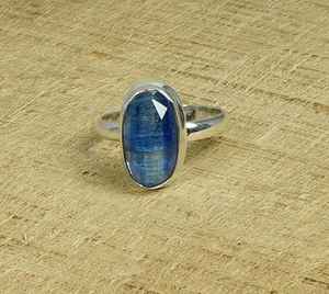 Anillo de Piedra Preciosa Ovalada de Cianita Azul en Plata de Ley 925, Joyería Hecha a Mano - Product Image 3