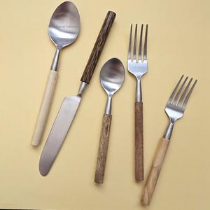 Juego de cubiertos de acero inoxidable con mango de madera de acacia, acabado plateado para restaurante y hogar, juegos de cubiertos para comer - Product Image 6