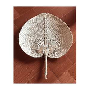 Abanico de corazón de bambú tejido a mano de Vietnam, artesanía ecológica al por mayor personalizable - Product Image 4