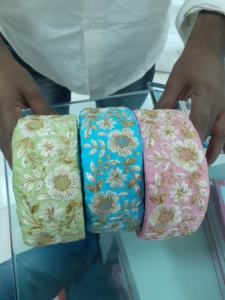 Lacets en organza de 2 pouces de largeur sur mesure Style à face unique avec fil brodé multicolore Options de travail Broderie de fil - Product Image 6