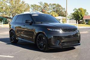 Range Rover Sport SV Edition One 2024 d'occasion en parfait état, faible kilométrage - Product Image 4