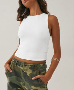 Camiseta sin mangas ajustada de cuello alto con logotipo personalizado para mujer - Product Image 4