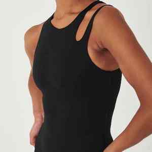 Ensemble de yoga 2 pièces personnalisé OEM Débardeur à épaules découpées et leggings évasés pour femmes - Product Image 3