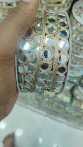 Hecho a medida con perlas y Piedras Blancas, cintas y cordones bordados a máquina fijos en varios diseños y colores para vestidos de novia - Product Image 2