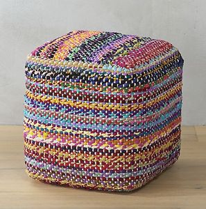 Pouf carré en coton élégant et confortable avec un design artisanal en corde de perles pour la décoration intérieure et les occasions de mariage - Product Image 1