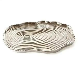 Lleva la elegancia de la naturaleza a tu mesa con nuestro plato de aluminio bellamente diseñado por artesanos expertos indios. - Product Image 6