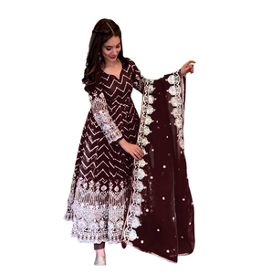 Robe de mariée ethnique indienne avec broderie lourde Sequence Work New Designer Party Wear Gown Dupatta Gorgeous Natural Waistline - Product Image 1