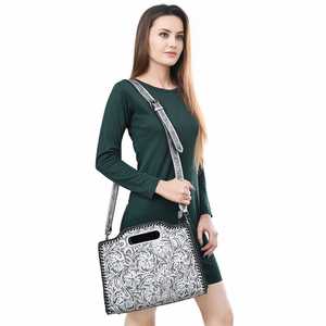 Pochette en cuir de haute qualité usinée Western Sling Design usiné à la main Stock prêt pour les filles - Product Image 4