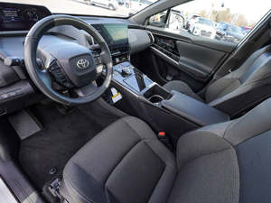 Toyota bZ4X XLE AWD Plus 2025 Usado en Buen Estado, Sin Accidentes, Volante a la Izquierda/Derecha - Product Image 6