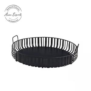 Ensemble de plateaux de service ronds en métal noir modernes Plateaux décoratifs durables avec poignées Parfait pour la cuisine, les repas et les fêtes - Product Image 2