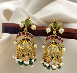 ต่างหูชุบทองคุณภาพดีที่สุด ดีไซน์สวยงาม ประดับด้วยหินแบบดั้งเดิม เหมาะสำหรับงานแต่งงานและเทศกาลต่างๆ สำหรับผู้หญิงและเด็กผู้หญิง - Product Image 1