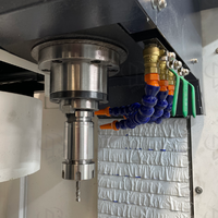Machine de fraisage verticale CNC industrielle pour la fabrication de petites pièces