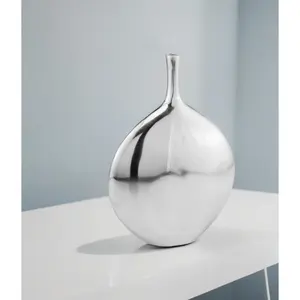 Vase en métal fait main avec finition dorée de qualité supérieure, décoration et pot à fleurs en laiton à texture brossée pour le bureau, avec un attrait luxueux - Product Image 3