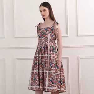 Robe ajustée et évasée imprimée au-dessus du genou pour femmes - Product Image 1