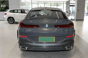 X6 SUV hybride sport de luxe, moteur turbo automatique, pack M Sport, intérieur sombre, toit ouvrant panoramique Sky Lounge - Product Image 5