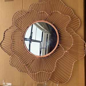 Alta demanda Espejo de pared de metal hecho a medida Diseño de flores modernas Espejo de foto de alta calidad - Product Image 3