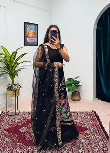 Dernier modèle de robe Anarkali traditionnelle brodée, tenue de soirée longue noire pour femmes avec dupatta, style pakistanais - Product Image 2