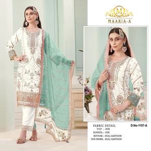 Traje Pakistaní de Alta Calidad en Georgette Pesada con Bordado de Lentejuelas para Uso Formal y de Fiesta Disponible para la Venta - Product Image 6