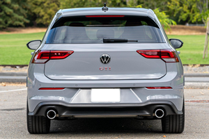 Volkswagen GTI 380 SE 2024, boîte manuelle 6 vitesses, moteur turbo 4 cylindres, boîte automatique, conduite à gauche, intérieur foncé - Product Image 3