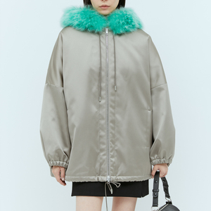 Chaqueta de satén ligera para mujer de tendencia superior con logotipo personalizado Fabricación profesional Diseño universitario transpirable para mujer - Product Image 1