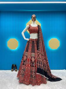 El último diseñador Heavy Rayon Printed Work Lehenga Choli por FabZone - Product Image 3