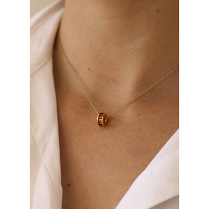 Pendentif Milestone en or rose avec pierre de naissance taille baguette, fait main, motif goutte d'eau taille émeraude, plaqué rhodium avec citrine, fabriqué en Inde - Product Image 2