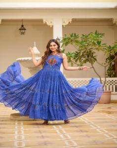 2024ฤดูร้อนแฟชั่นใหม่เสื้อผ้าทอยาวถึงพื้นสำหรับเด็กผู้หญิงขนาดใหญ่พิเศษพิมพ์ลาย Georgette bandhani สำหรับงานแต่งงานชายหาดทางการ - Product Image 1