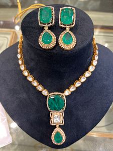 Ensemble de colliers Moissanite Kundan de haute qualité finition Premium bijoux de mariée et de fête avec des détails fins étincelle luxueuse - Product Image 2