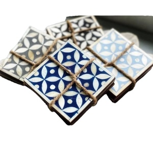 Sous-verres incrustés d'os Ensemble floral Dessous de verre incrustés d'os fabriqués à la main en bois naturel de qualité supérieure bon poli pour hôtel - Product Image 1