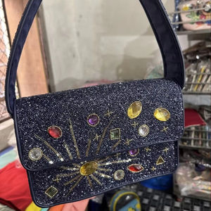 Bolso de mano de noche con cuentas de cristal tejidas a mano con detalles de cuentas de semillas Forma personalizable y color Diseño puro hecho a mano - Product Image 3