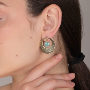 Boucles d'oreilles pendantes en amazonite tendance DUA faites à la main |   Bijoux de mariage pour femmes en alliage de cuivre plaqué or 18 carats |   Fabriqué en Inde - Product Image 5