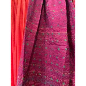 FOLKLORE 144 - Falda Cruzada de Seda Suave con Estampado Bandhani, Color Rosa Intenso, Corta, de Mezclilla, Tejido de Chifón, para el Trabajo - Product Image 4