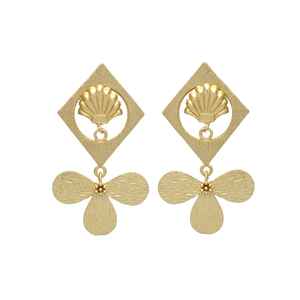 ต่างหูห้อยกลีบดอกไม้ชุบทอง - Product Image 1