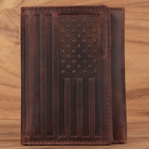 Portefeuille en cuir de luxe de la meilleure qualité avec protection RFID et style minimaliste élégant pour les professionnels modernes disponibles à la vente - Product Image 4