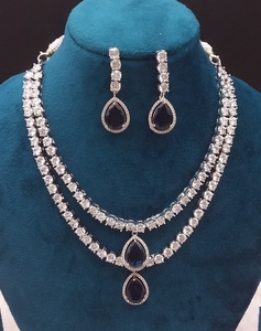 Ensemble collier et boucles d'oreilles en diamants américains scintillants pour femme | Choix élégant et élégant pour améliorer votre look en toute occasion - Product Image 3