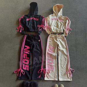 ชุดเสื้อผ้าผู้หญิงคุณภาพสูงแบบครอป เสื้อแจ็คเก็ตครอปมีฮู้ดผ้าลูกไม้ และกางเกงขาบาน ชุดเซ็ต 2 ชิ้น - Product Image 3