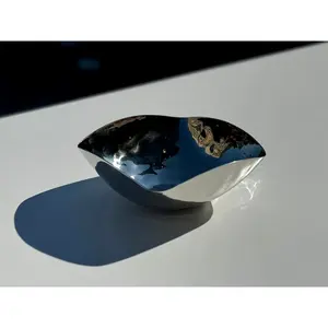 Bol de présentation moderne de luxe élégant pour salles d'exposition intérieures haut de gamme, style vintage, en plastique sculpté, élégant, sécurisé pour la table, plaqué - Product Image 1