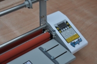 Máquina Laminadora en Frío y Caliente Yinghe YH-A2 en Oferta, con Película de 0.44cm, Precio Económico de Fábrica para Suministros de Oficina y Escolares