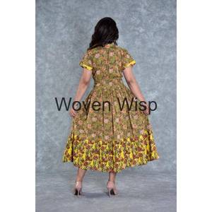 Robe mi-longue en tissu imprimé en coton sur mesure tissée écologique avec découpe de taille naturelle et décoration en dentelle - Product Image 5