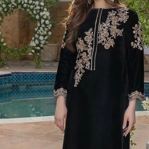 TENDANCE-DESIGNER 2025 velours tissu Kurta pantalon & Dupatta robe embelli cristal perles de verre dentelle taille naturelle tenue de fête - Product Image 1