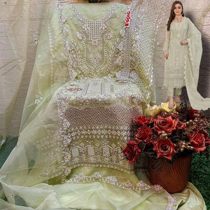 Top bordado de organza Shalwar Kameez pakistaní de lujo, parte inferior e interior de Santoon con Dupatta pesada para un aspecto elegante - Product Image 1