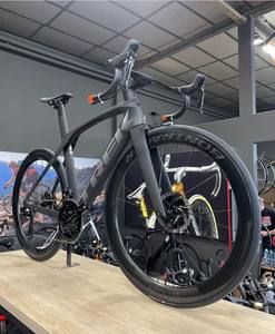 Bicicleta de Carretera TREK MADONE SLR 9 Original 2023, 21 Velocidades, Horquilla de Acero, Pedal Ordinario, Freno de Disco para Carreras - Product Image 1