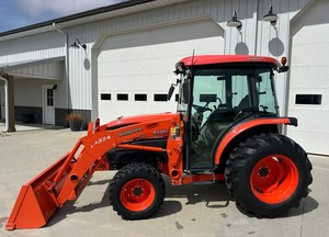 Tracteur agricole compact Kubota LA514 2024 avec chargeur frontal, transmission par engrenages 4x4, cabine fermée, surveillance à distance, 12V - Product Image 4